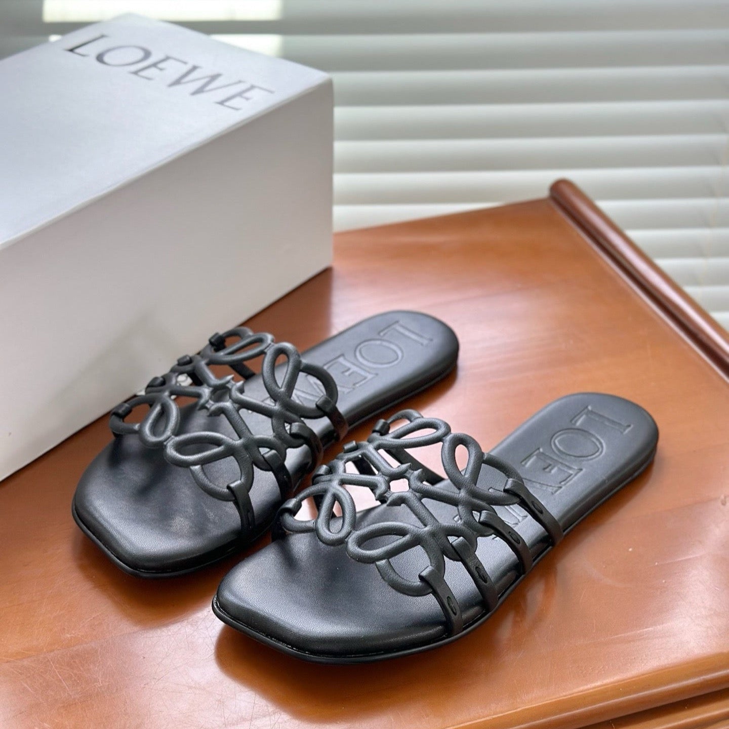 LOEWE - Petal Anagram slide in soft calfskin Noire